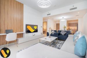 Vogue Vacation Homes, Downtown Act Two near Burj Khalifa and Dubai Mall, Three Bedroom Plus Kids room Apartment with Balcony and Burj Khalifa View, Access toAmenities