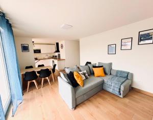 Appartements Grand Appart Neuf Lumineux, parking gratuit, 10 min Centre : photos des chambres