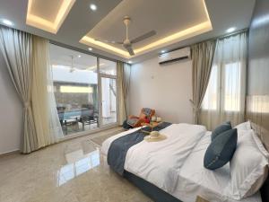 R61 Sunset Chalet