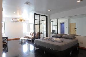 Baan33 check in by yourself code inbox 4fl behind Amazon cafe