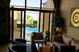 Villa with 2 Bedrooms Sea View and Garden with private Pool - Dīq Duqqah