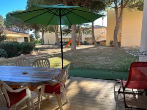 T2 RDC à Canet en Roussillon Europa 4 pers ,piscine,clim, tennis, parking