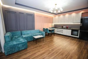 Miku Apartment - Deluxe 2 Bedroom Apartment At Komuna e Parisit