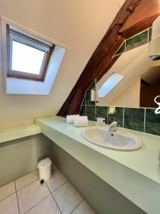 Hotels Logis Hotel Sully le Chateau : Chambre Double Économique