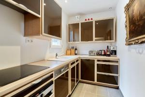 Apartment Arc de Triomphe by Studio prestige