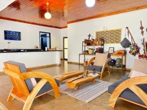 Walk With Us Africa - Shiri