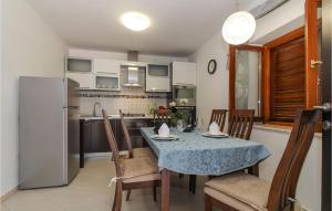 Amazing Apartment In Gracisce With Kitchen