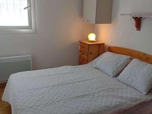 Appartement T2 avec terrasse et parking à 350m de la plage, proche commerces. - FR-1-307-217