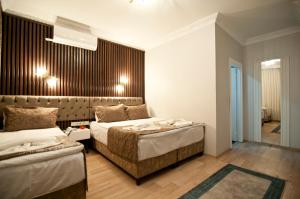 Standard Triple Room room in Hotel Broken Column