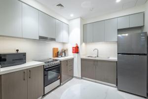 Modern 1 BR with Sea View - Minutes to Dubai Mall, Downtown Dubai