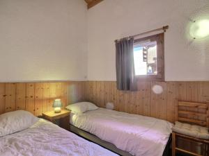 Appartement 3 pièces au pied des pistes avec cheminée - FR-1-455-188