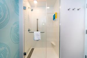 Queen Room with Two Queen Beds room in Tru By Hilton Florida City Fl