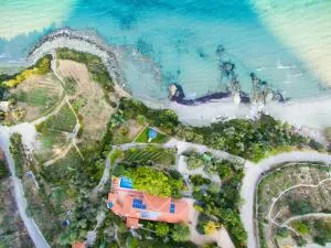 Dr Spyrou seafront villa - Dystus