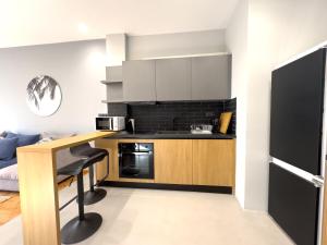 Nefertitis Urban Luxury Kerameikos Athens 2br Industrial apt Balconies Netflix