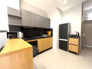 Nefertitis Urban Luxury Kerameikos Athens 2br Industrial apt Balconies Netflix