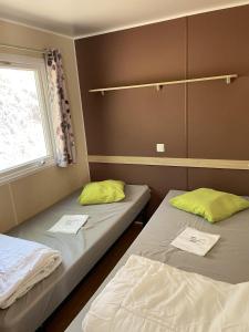 Bungalow Confortable en Campagne à Argences-en-Aubrac avec Piscine