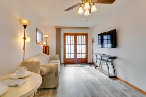 1 Mi to Metro Station Cozy Aurora Horse Farm Apt!