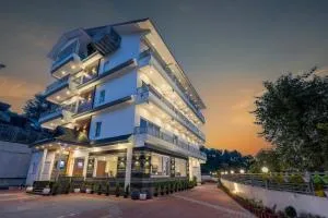 Stone Wood Hotel Dharamshala - Pathyar