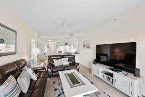 Exquisitely Decorated-Beach Views Crimson #205