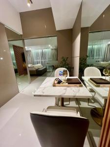 Hotel Vibe Condo at Uptown Parksuites BGC