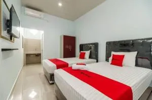 RedDoorz Plus near Palembang Icon Mall 2 - Parit