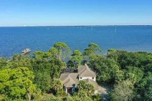 Florida Space Coast Waterfront Retreat - كوكوا