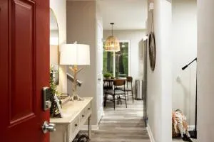 Spacious Oasis in Quiet Suburb - جونزبورو