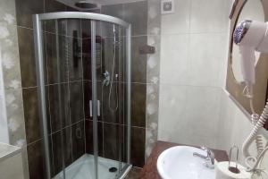 Spacious apartment in green district.