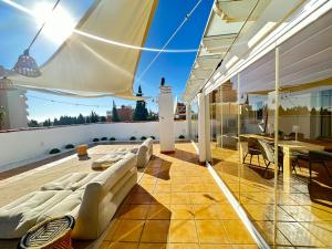 2 bed Penthouse with Sea View