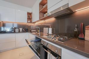 Modern 2BR High Floor Haven in Vida Dubai Marina