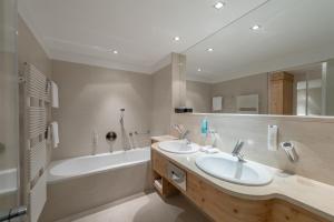 Aqua Dome 4 Sterne Superior Hotel & Tirol Therme Längenfeld