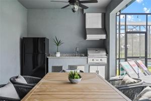 9 Bed Theatre Rm Stunner in Windsor Island