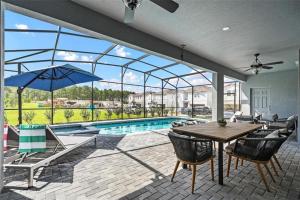 9 Bed Theatre Rm Stunner in Windsor Island