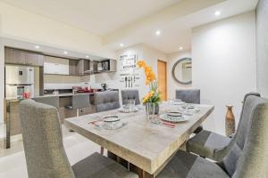 Lujoso Condominio Tiburon a 3 Cuadras de la Playa