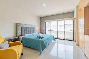 Lujoso Condominio Tiburon a 3 Cuadras de la Playa