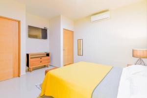 Bonito condo Zona Dorada con Piscina y Cochera