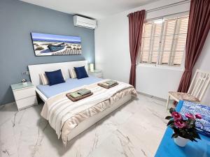 Sonnige Villa mit privatem Pool & Dachterrasse