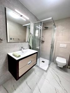 Sonnige Villa mit privatem Pool & Dachterrasse