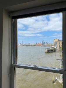 Private Riverside Bedroom in Limehouse, Central London