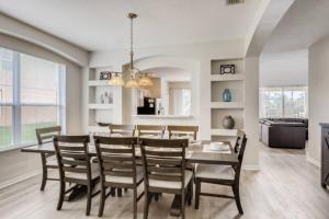 Lakefront 6BR Resort Pool Home Near Disney