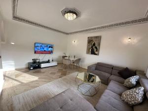 Luxury, Cosy Apartement (Wifi, Balcony, Parking)