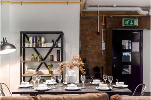 Trendy, Arty, 3BR in Heart of Hipster Hackney!