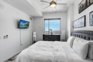 1BR Oasis in Downtown Tampa w Balcony & City Views