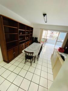 APARTAMENTO PRÓXIMO A PRAIA E SHOPPING RUSSI&RUSSI