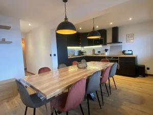 Appartement spacieux 5 pièces pour 10 pers à LAlpe dHuez, proche pistes et commerces - FR-1-405-347