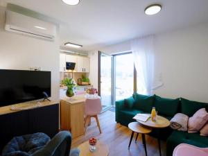 Comfortable holiday homes with terraces, Mielenko