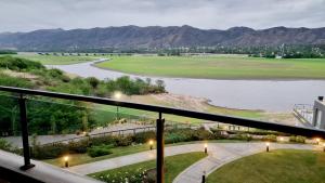 Departamento frente a lago Carlos Paz - Villa Siquiman - Complejo Veneto Village