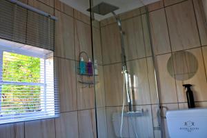 Peaceful Mountain Cottage :HikesBomaAnimalsPool