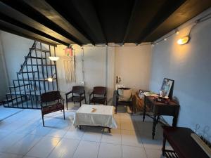 Authentic Saigon Loft ROOM in the Heart of City