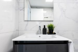 THE WHITE CORNER BY HOMESTAYGRANCANARIA